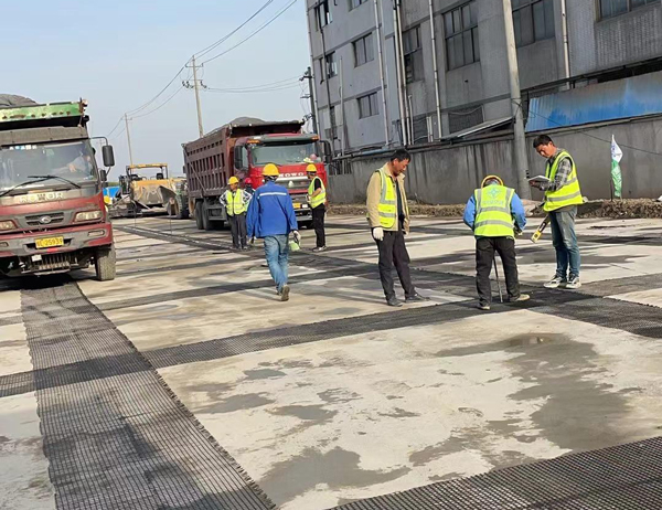 竹溪老材料的新故事：玻璃纤维土工格栅如何在‘白改黑’浪潮中重获新生？